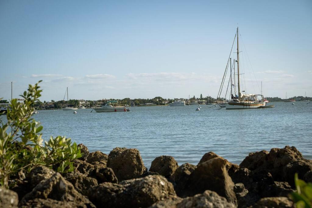 Beautiful Glam Mid-Century 1 Block From Sarasota Bay With Firepit Villa Eksteriør bilde